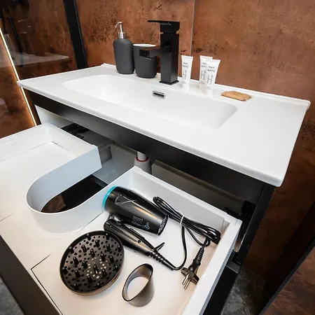 Globtroter Chic Harmony By Bookinghost *