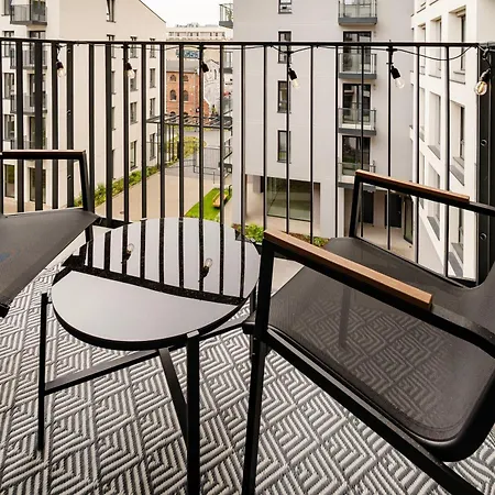 Globtroter Chic Harmony By Bookinghost *