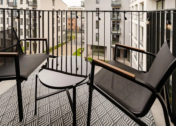 Globtroter Chic Harmony By Bookinghost *